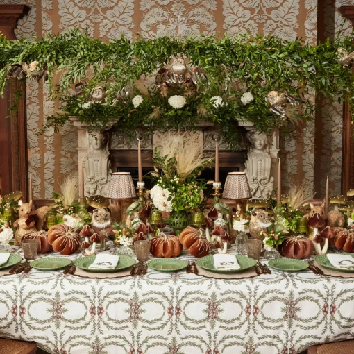 Tablecloths<Mrs. Alice Acorn Garland Tablecloth