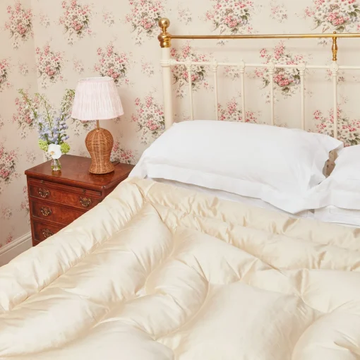 Bedding | For The Homemaker<Mrs. Alice Cream Silk Eiderdown