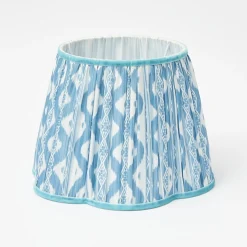 Corded Table Lamps<Mrs. Alice Olive Parrot Lamp with Blue Ikat Shade (30cm)