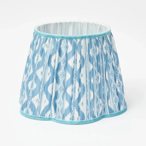 Corded Table Lamps<Mrs. Alice Olive Parrot Lamp with Blue Ikat Shade (30cm)