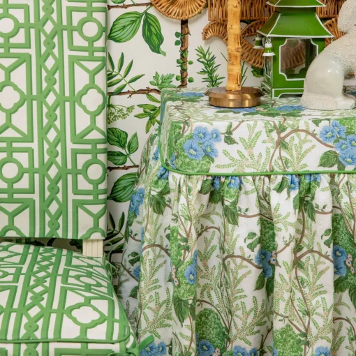 Serena Fresson Fabrics<Mrs. Alice Pink Lady Isabella's Garden Fabric